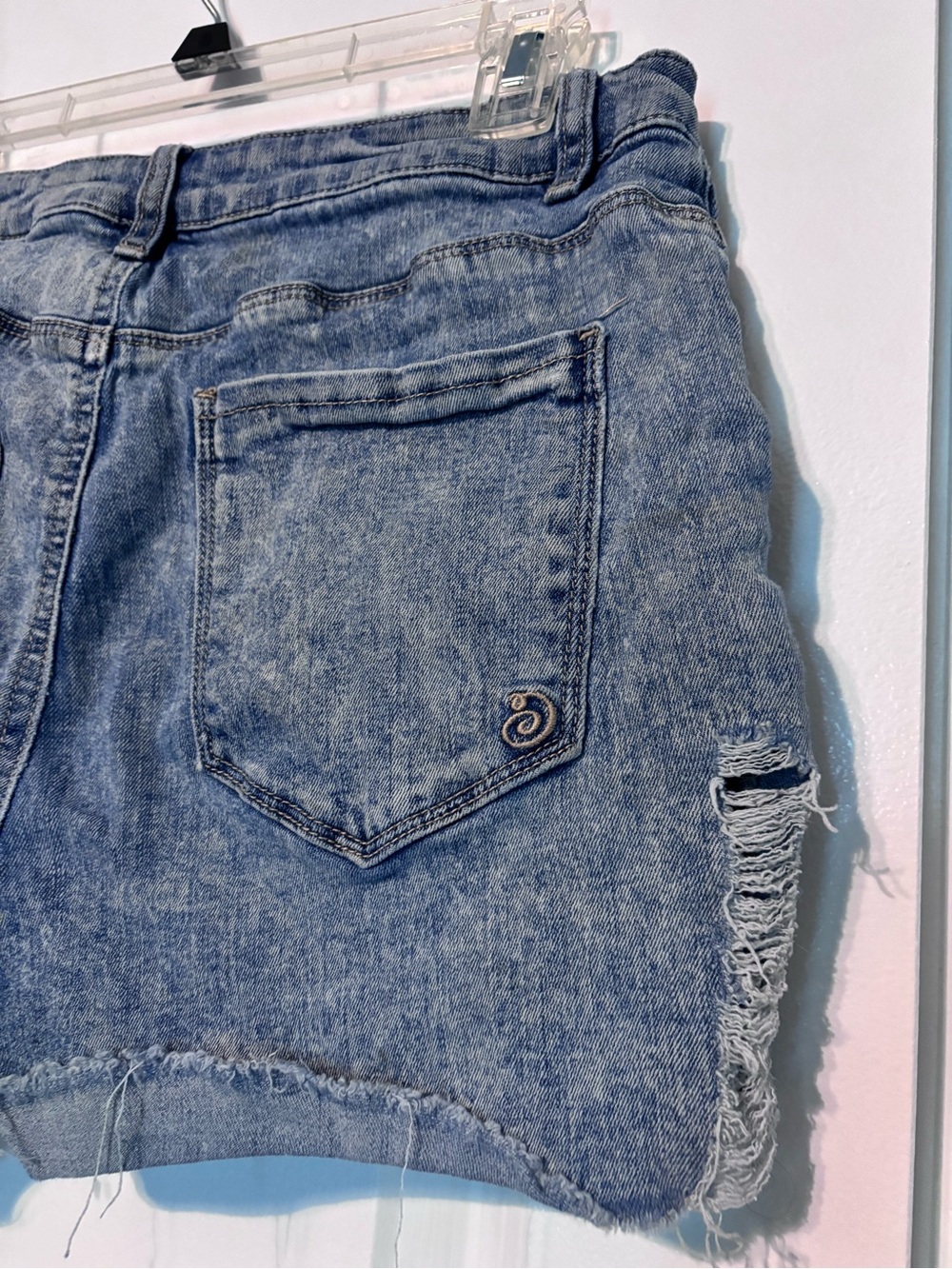 Indigo Rein Distressed High Rise Denim Shorts Size 13/30 Button Fly - Picture 6 of 12